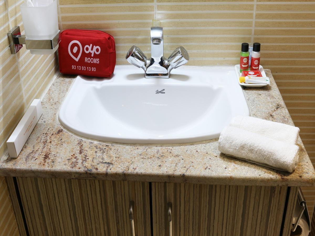 Oyo 662 Hotel Comfotel Калькутта Экстерьер фото